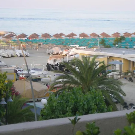 Alb's Hotel 3*